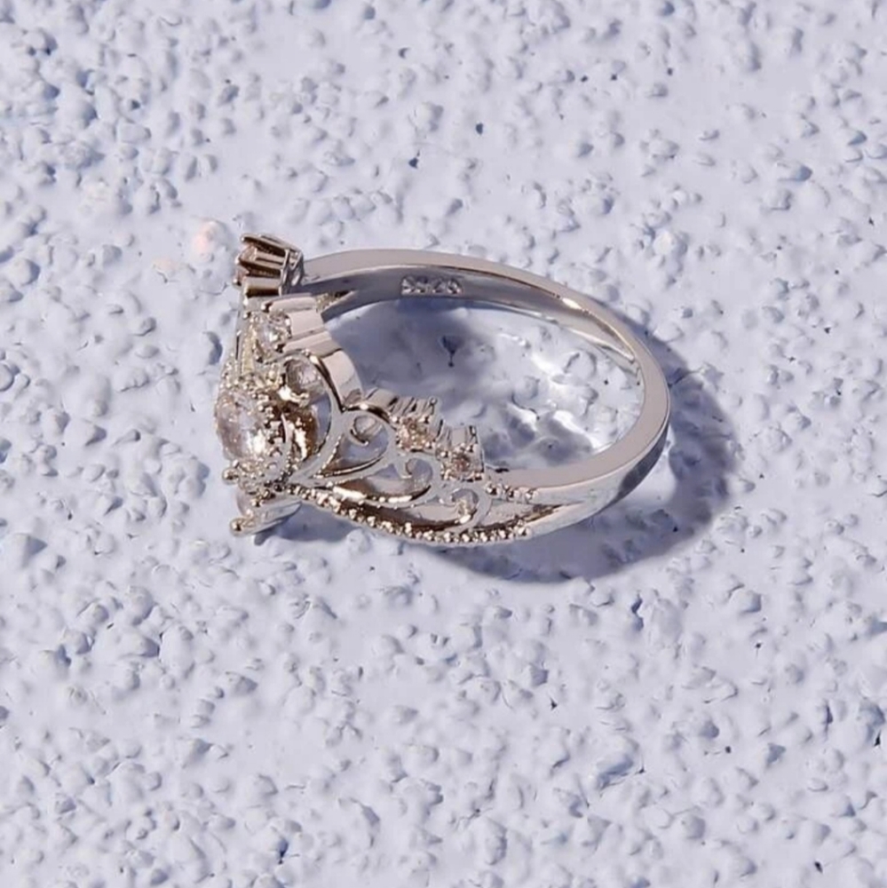 *Leslie* Princess Ring - Picture 3 of 5